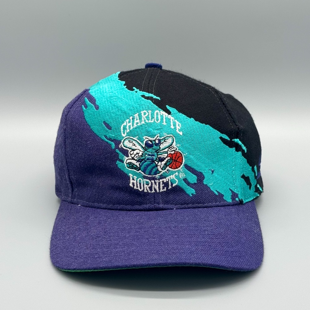 Vintage Charlotte Hornets Splash Snapback Black Purple Logo Athletic NBA 90s